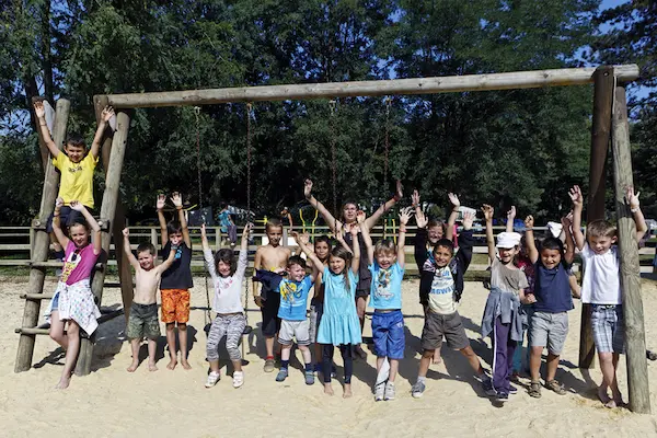 Jeux au club enfants
